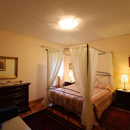 Casale Lorenzo *